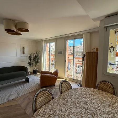 Large 105m With Terrace & Parking Apartment *