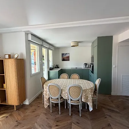 Apartment Large 105m With Terrace & Parking